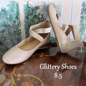 GOLD SHOES, 8 1/2, GLITTER w CRISSCROSS ANKLE STRAPS, SHOELAND FLATS, EUC